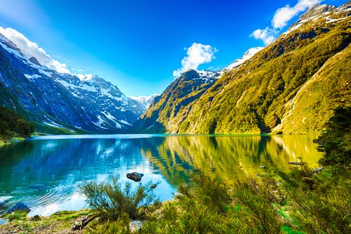 New Zealand mountains and scenic lakes